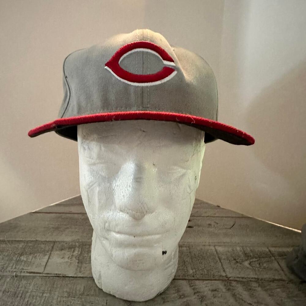 Rare Dew Points Grey/Red Cincinnati size 7 1/4